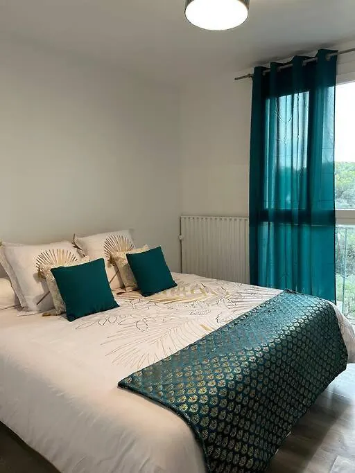 T4 Jolie Vue Avec Jaccuzzi Appartement Vitrolles  Frankrijk