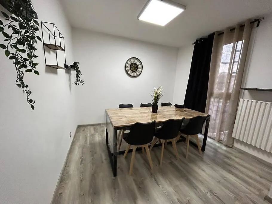 T4 Jolie Vue Avec Jaccuzzi Appartement Vitrolles  Vitrolles (Bouches-du-Rhone)